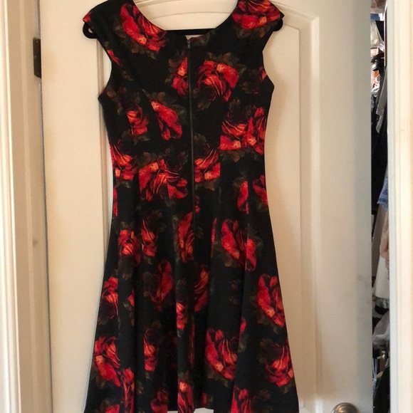 Dress - Picture 5 of 7